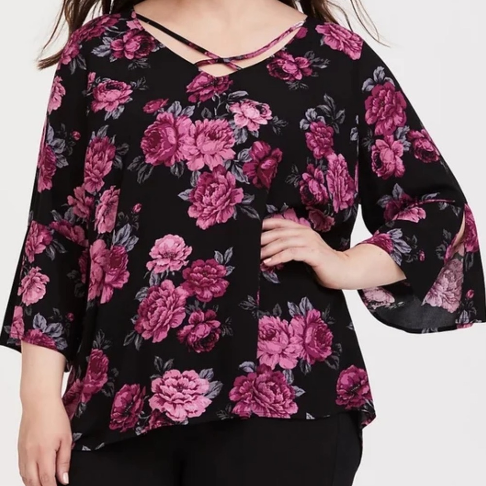 💙 Torrid Floral Lightweight Blouse 3/4 Bell Sleeve